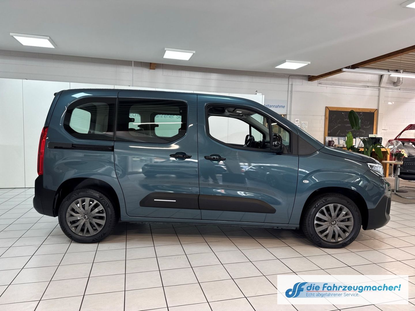 Fahrzeugabbildung Citroën Berlingo Plus Elektromotor M LED Apple CarPlay A