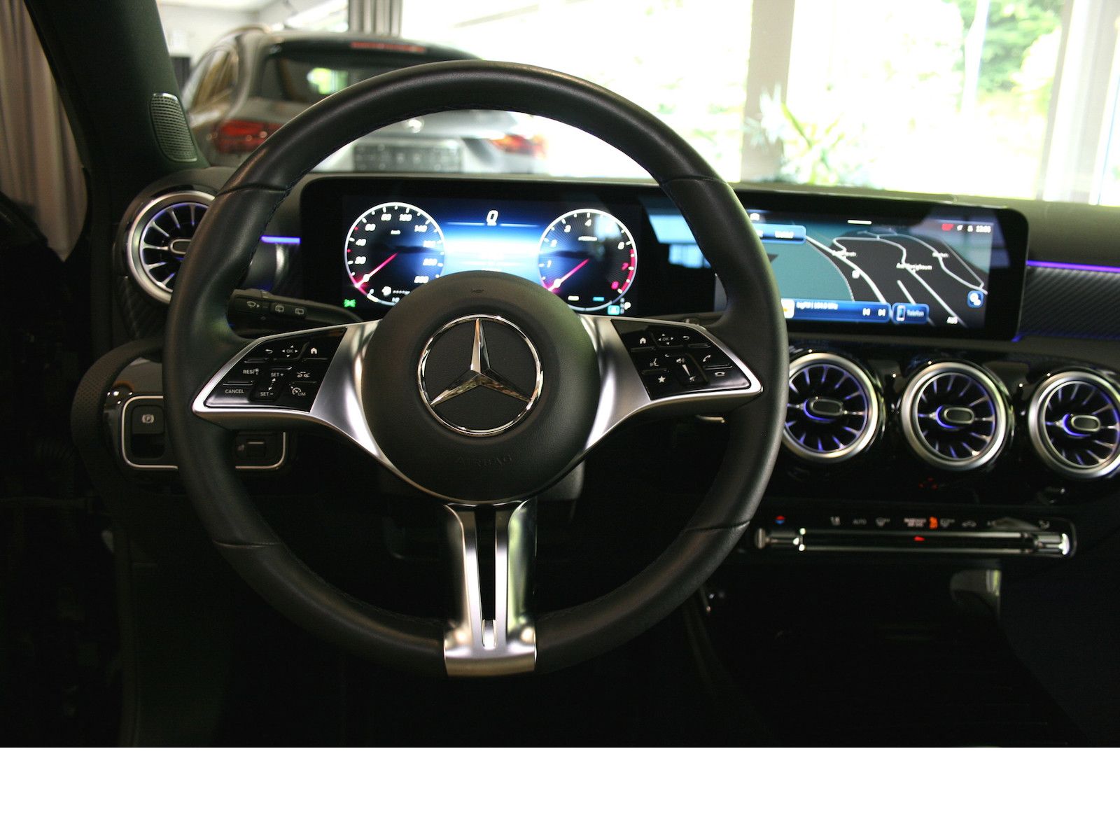 Fahrzeugabbildung Mercedes-Benz A 180 Progres. Line Advanced Plus*Ambientebel.