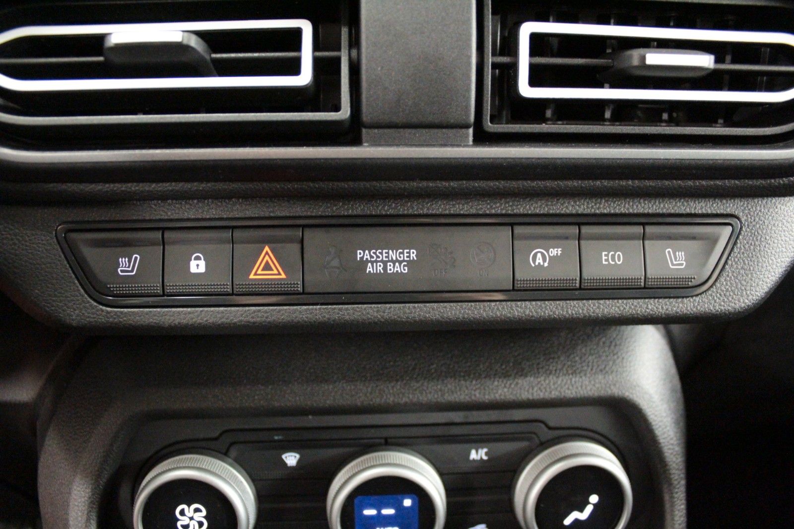 Fahrzeugabbildung Dacia Sandero TCe 100  Benzin /Expression*Winterpaket*