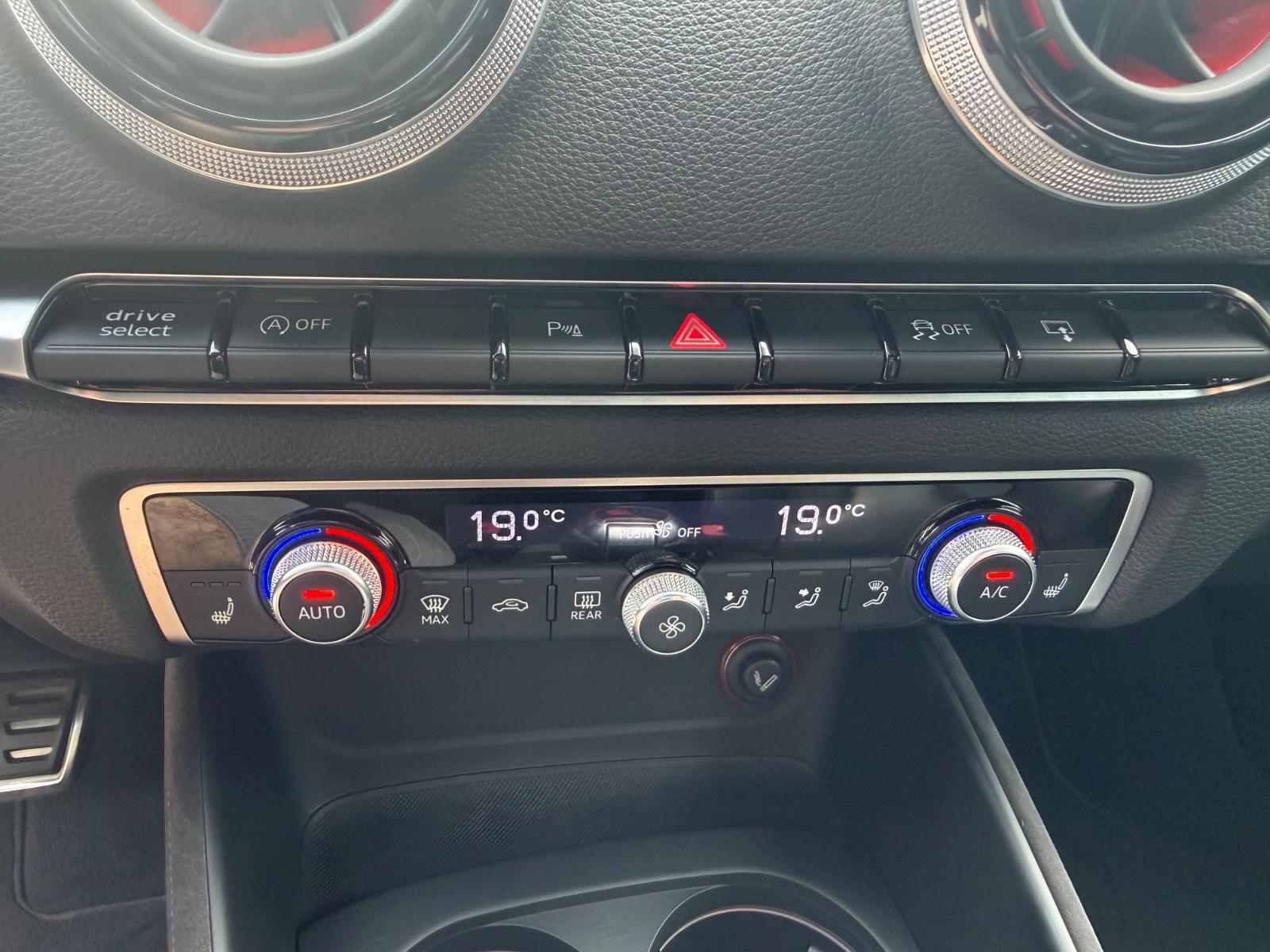 Audi RS3 Sportback 2.5 TFSI 367 ch BVA quattro / Toit panoramique / Magnetic Ride / Cuir Nappa / Jantes 19"