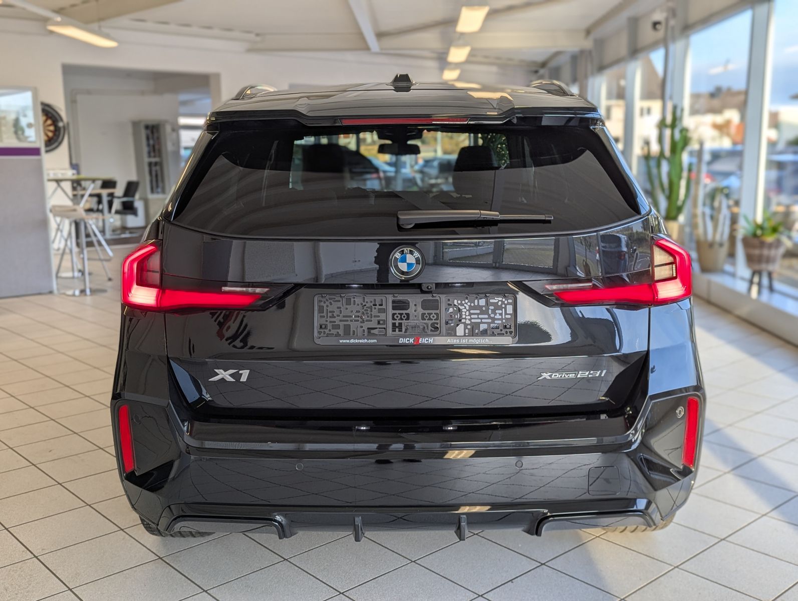 Fahrzeugabbildung BMW X1 23 i M-Sport Innovat.-Comfort-Paket Pano AHK