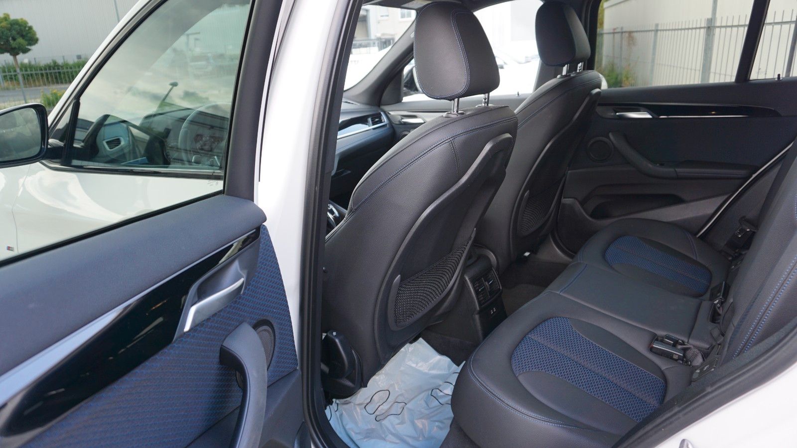 Fahrzeugabbildung BMW X1 sDrive 20 i M Sport,LED,Kamera,AHK, 8 fach be