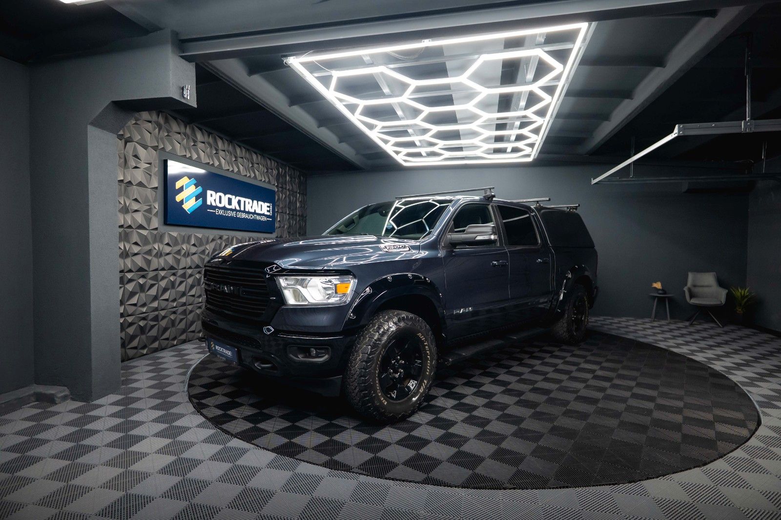 Fahrzeugabbildung Dodge RAM 5.7 V8 HEMI 4x4 Offroad Night LPG Hardtop