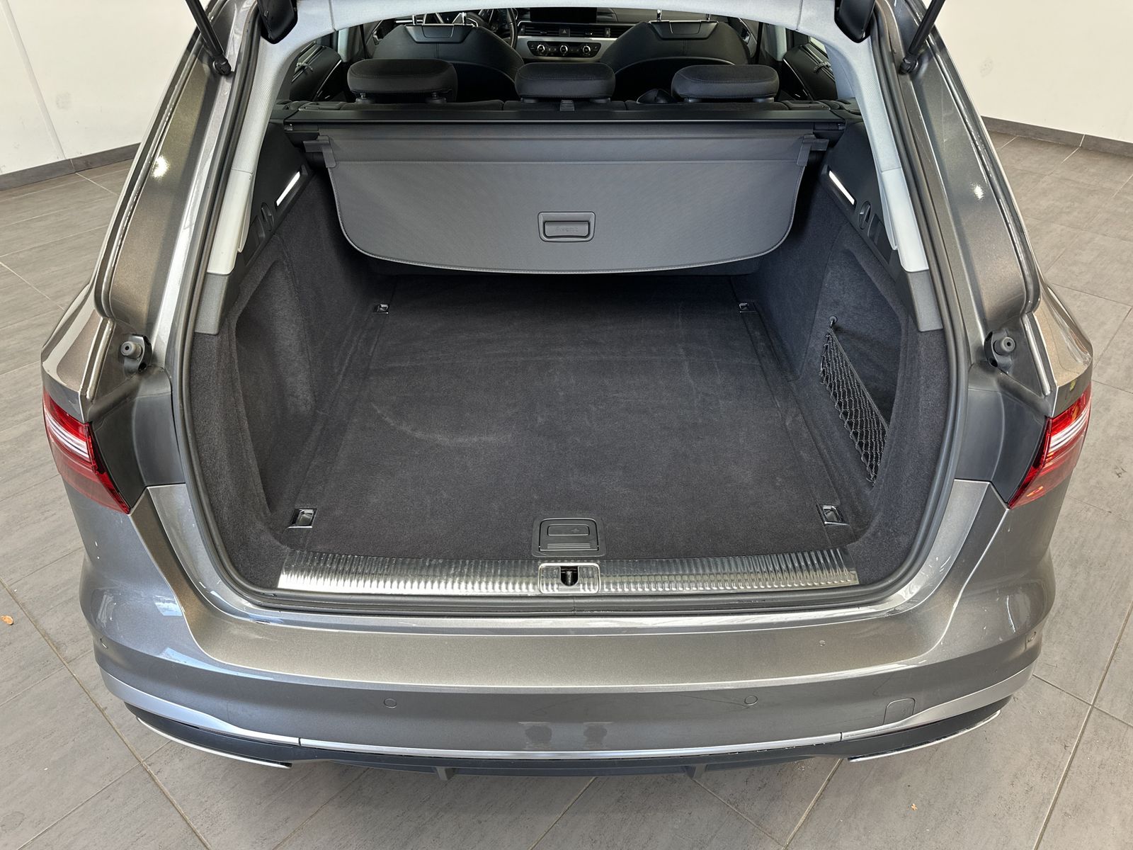 Fahrzeugabbildung Audi A4 Avant 40 TDI S-Line NAV+LED+CARPLAY+PP+18ZOLL