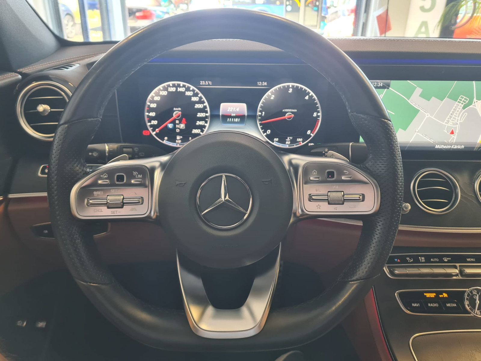 Fahrzeugabbildung Mercedes-Benz E 400 T-Modell 4Matic/ Multibeam / AHK / AMG