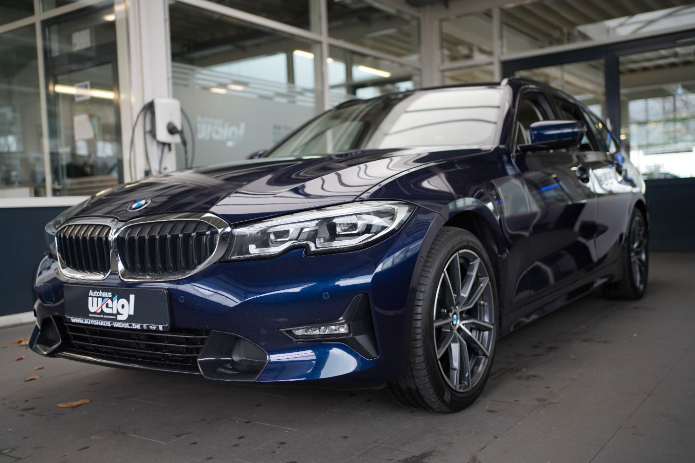 Fahrzeugabbildung BMW 320d Sport Line +AHK+Komfortzugang+HeadUp+LED