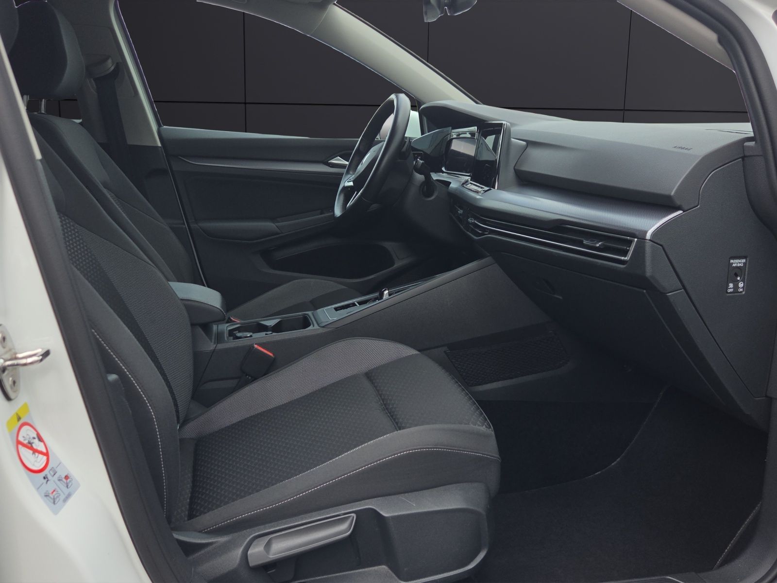 Fahrzeugabbildung Volkswagen Golf VIII Variant TDI Active DSG LED Navi AID AC