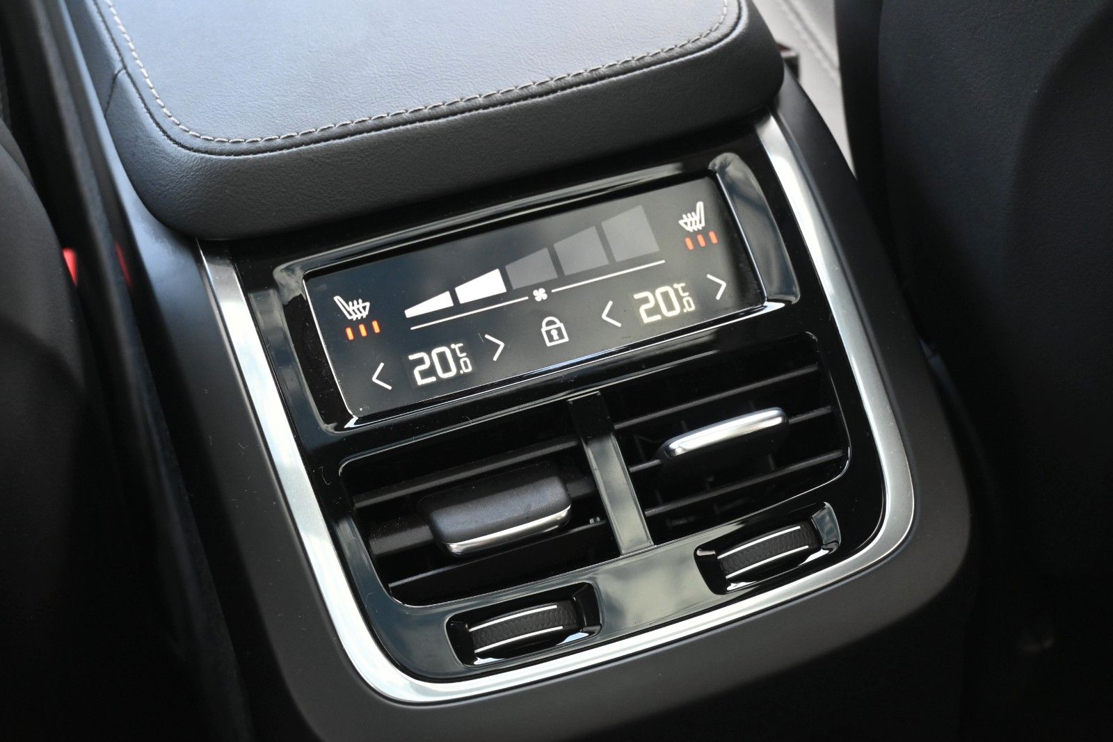 Fahrzeugabbildung Volvo XC90 T8 AWD Ultimate Bright Recharge*PANO*B&W*