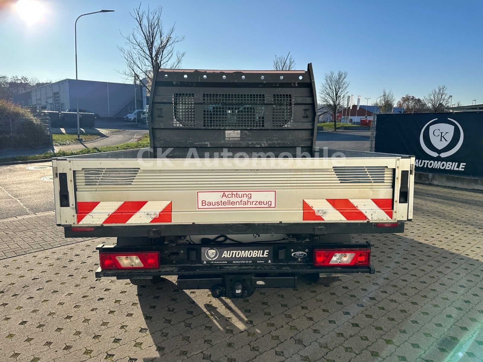 Fahrzeugabbildung Ford Transit Pritsche 350 L2 DoKA/7 Sitze/Klima/AHK