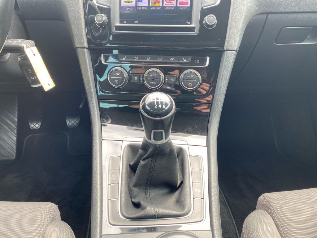 Fahrzeugabbildung Volkswagen Golf 1.4 TSI Highline Xenon,STH,SH,PDC,Climatr.