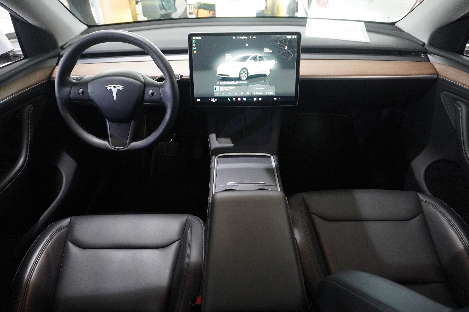 Fahrzeugabbildung Tesla Model Y LONGRANGE DUAL-MOTOR NAVI/KAMERA/DAB/AMD
