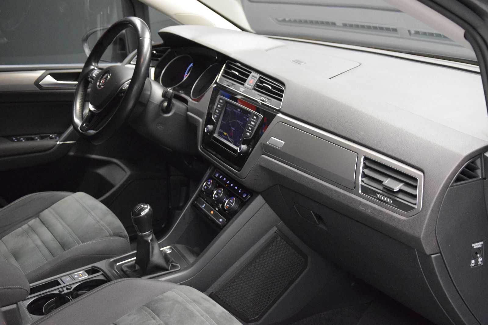 Fahrzeugabbildung Volkswagen Touran Comfortline 7-Sitzer Massage LED Kamera