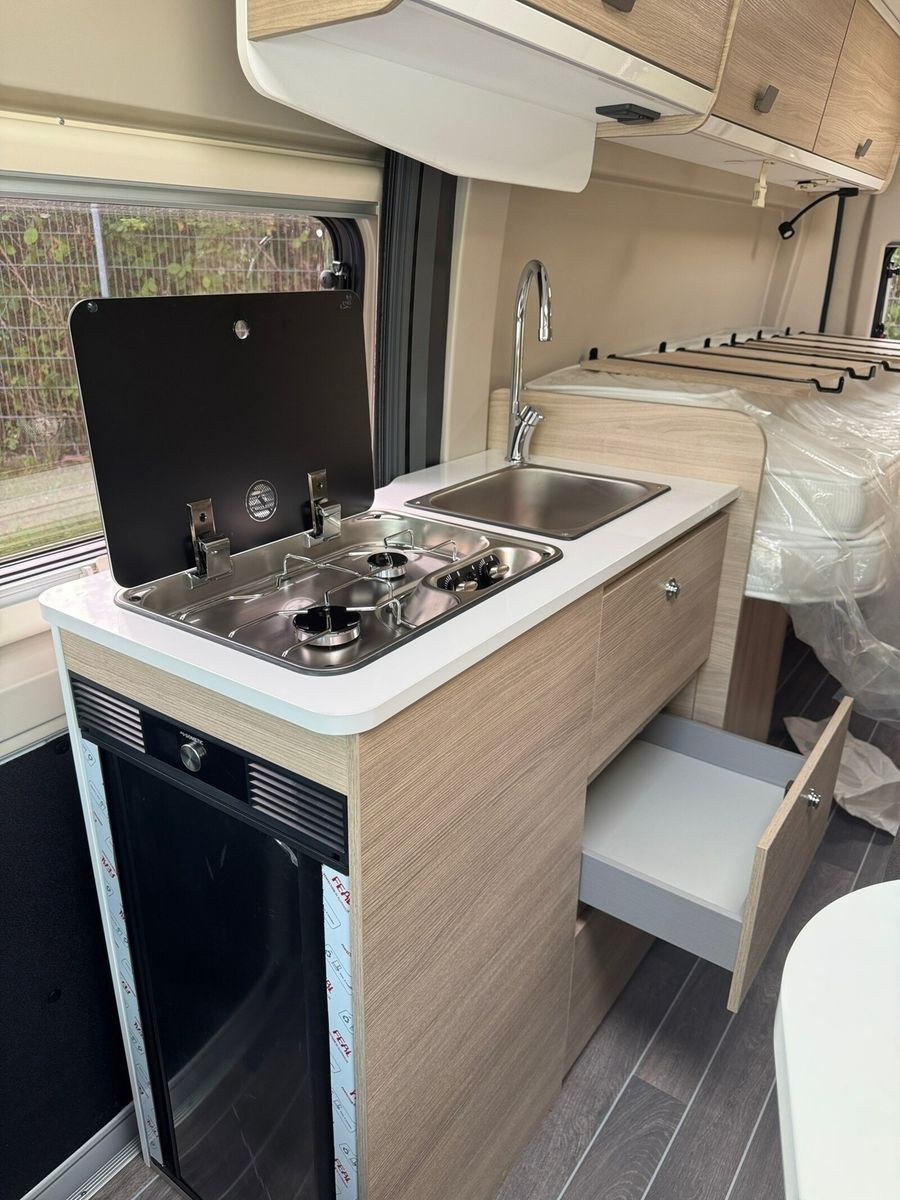 Fahrzeugabbildung Forster Livin Up FV599EBL Aktion! / Pioneer DAB, Markise