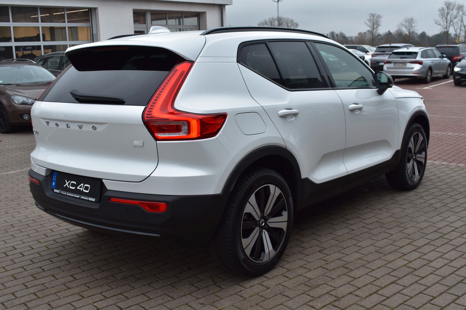 Fahrzeugabbildung Volvo XC40 T5 Recharge DKG Plus Dark*RFK*BLIS*ACC*AHK