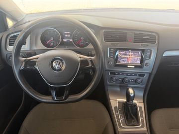 Volkswagen Golf - 11