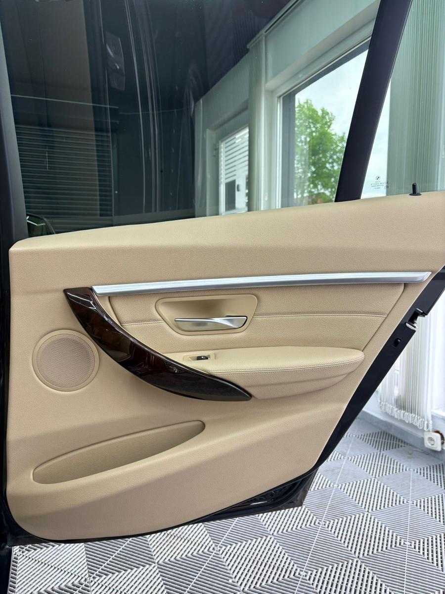 BMW 330 i xDrive Touring Luxury Line – 252 ch – HUD – Cuir – LED adaptatifs – Caméra – Navi Pro