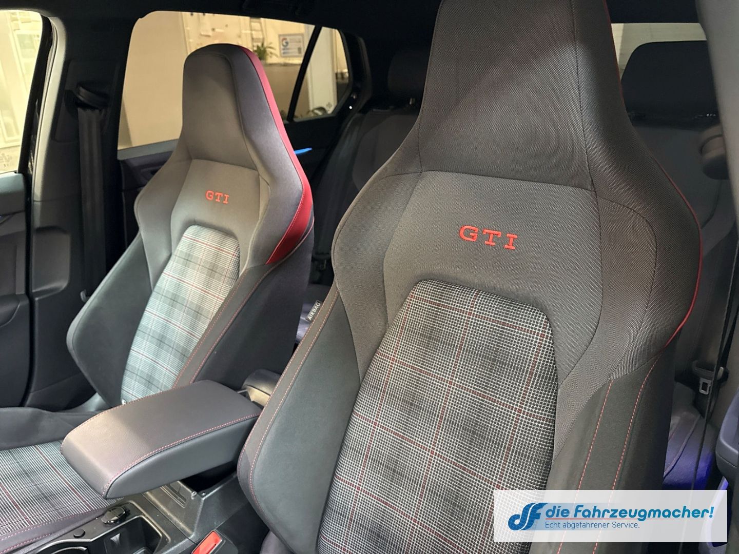 Fahrzeugabbildung Volkswagen Golf VIII GTI Navi Digitales Cockpit LED Sperrdi