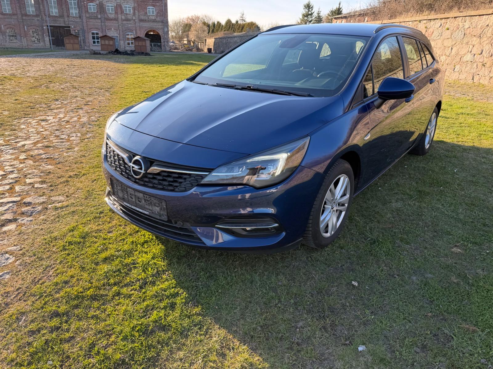 Opel Astra / LED  / Navi / Aut