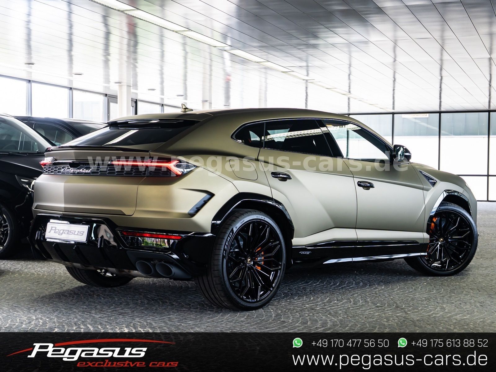 LAMBORGHINI Urus - 18