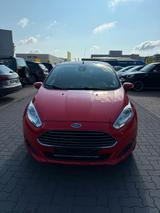 Ford Fiesta Titanium - Ford Fiesta mit Benzin-Antrieb: Leder