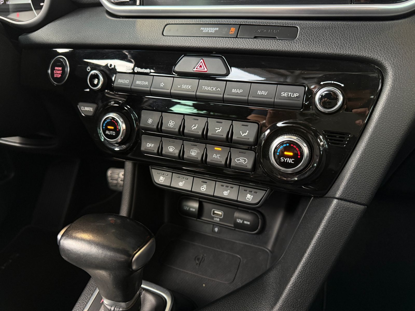 Fahrzeugabbildung Kia Sportage GT-Line 4WD PANO LED LEDER 19"