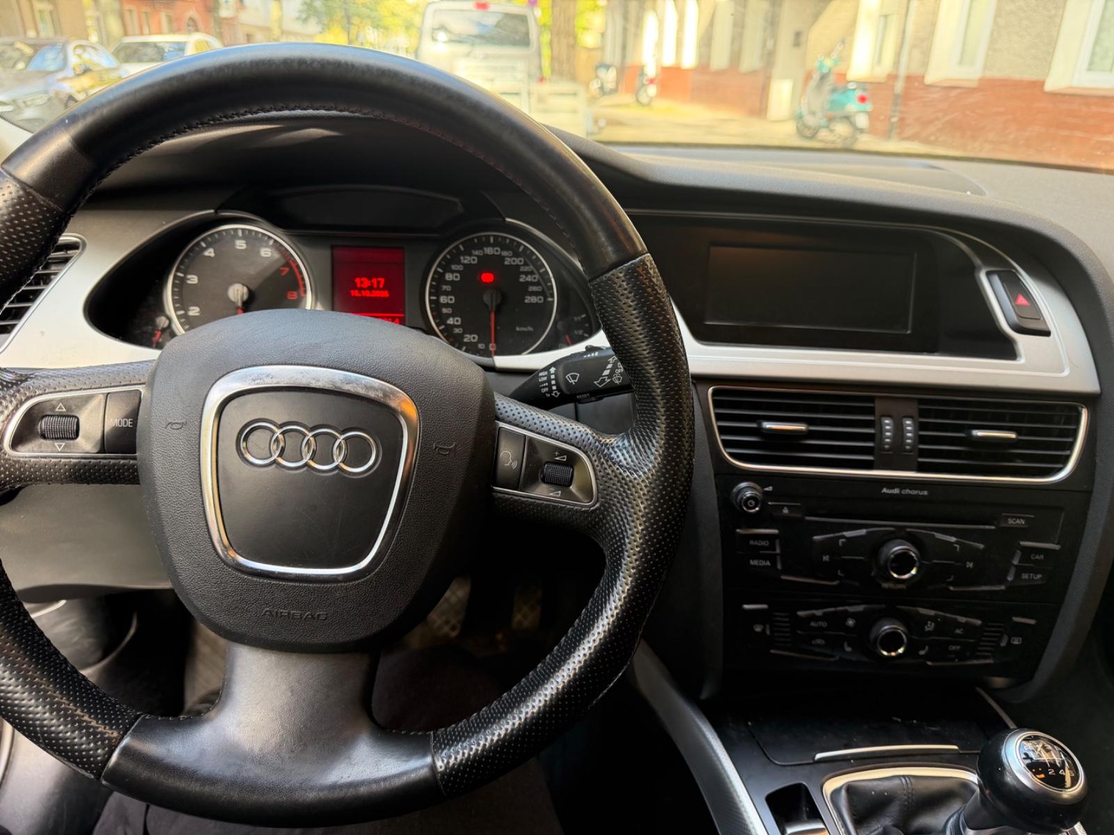 Audi A4 2011 — photo 7