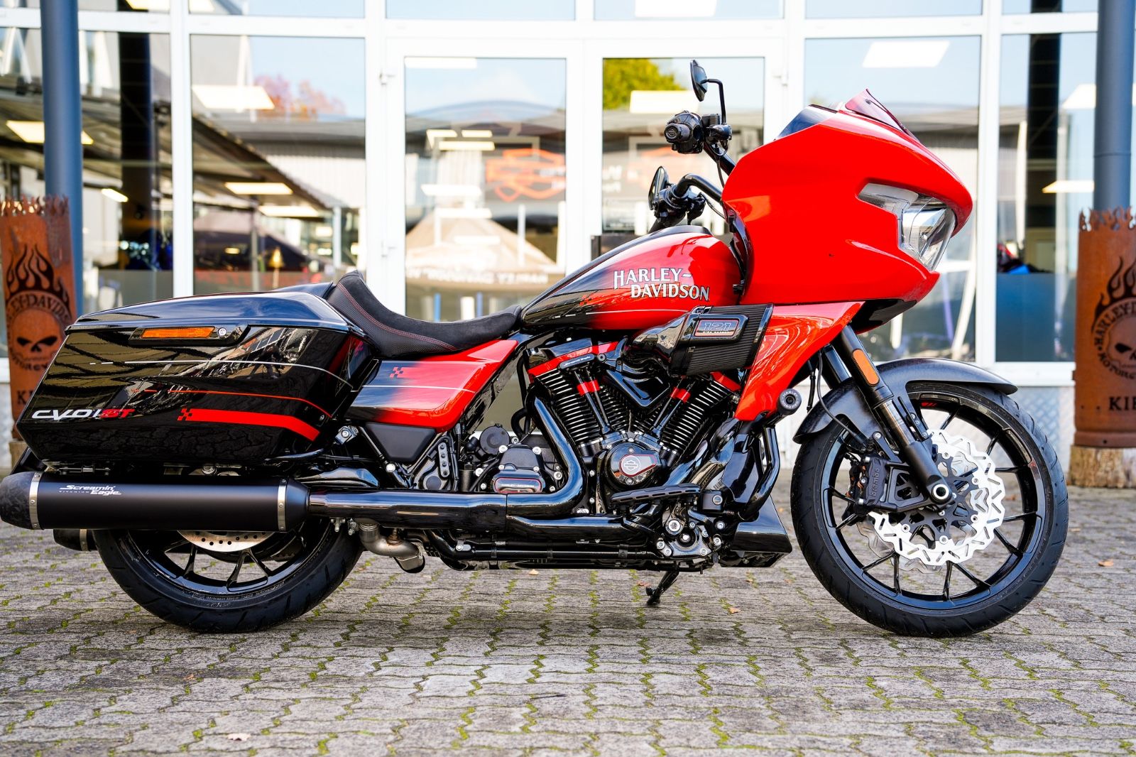 Fahrzeugabbildung Harley-Davidson CVO Road Glide  FLTRXSTSE 121 cui MY 26
