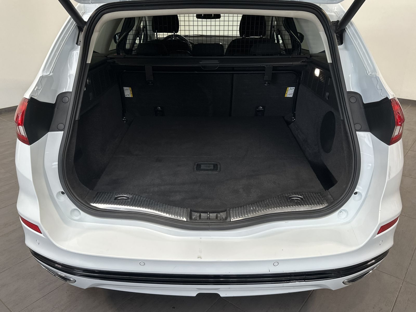 Fahrzeugabbildung Ford Mondeo Turnier 2.0 EB Aut. Titanium NAV+LED+AHK