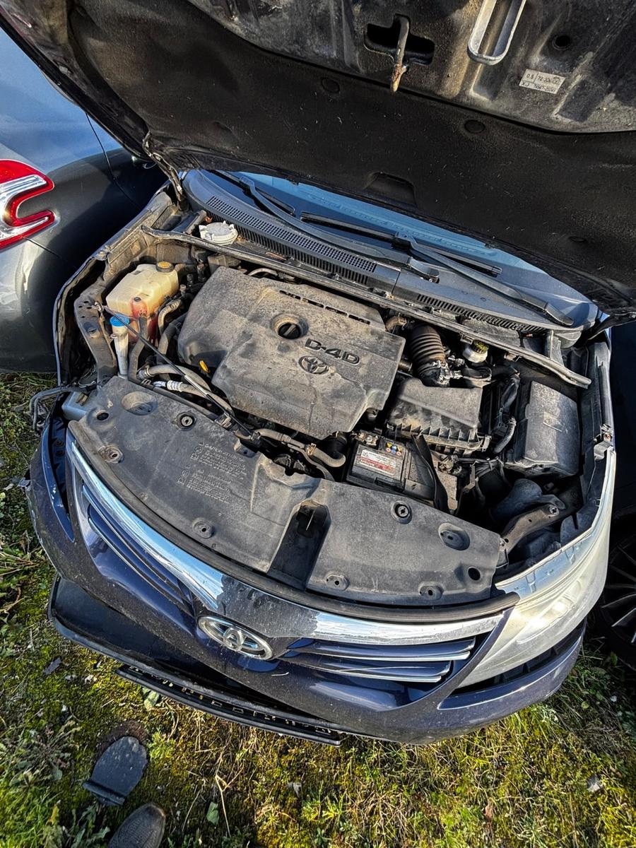 Toyota Avensis 2014 — photo 13