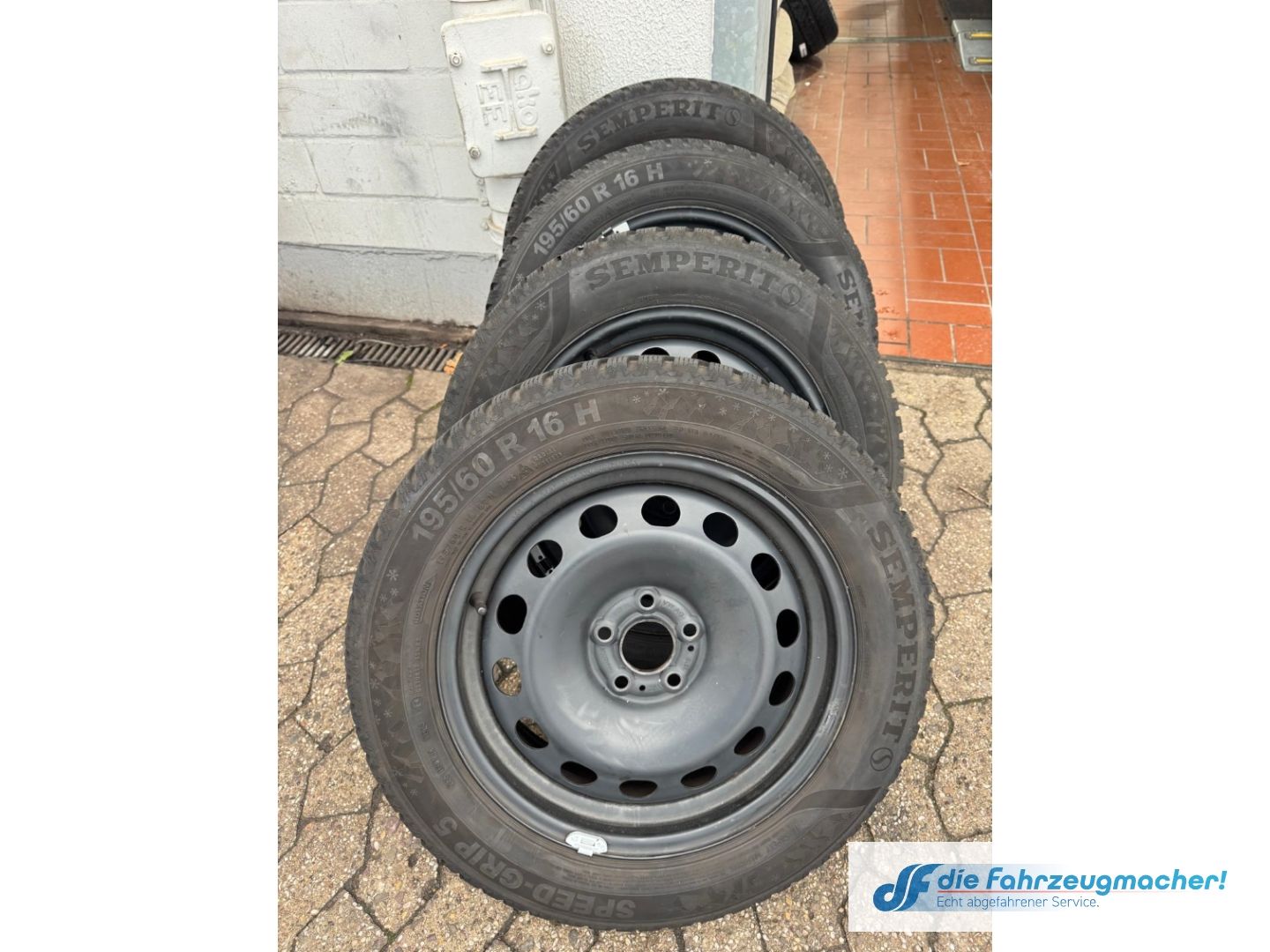 Fahrzeugabbildung SKODA Kamiq Tour Navi Digitales Cockpit LED Sperrdiff.