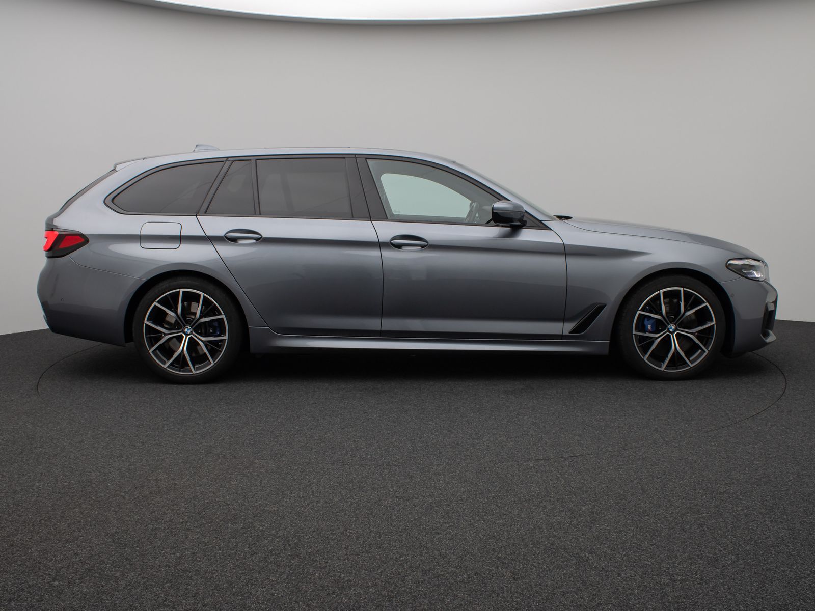 Fahrzeugabbildung BMW 540i xD M Sport Panorama DAB H/K DispKey 19Zoll