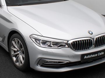 Fahrzeugabbildung BMW 530i LuxuryLine Kamera HUD Komfort SoftCl Alarm