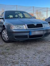 Skoda Octavia Tour 2004 | 1.6 Benzin | Kombi - Skoda Octavia aus 2004: Kombi