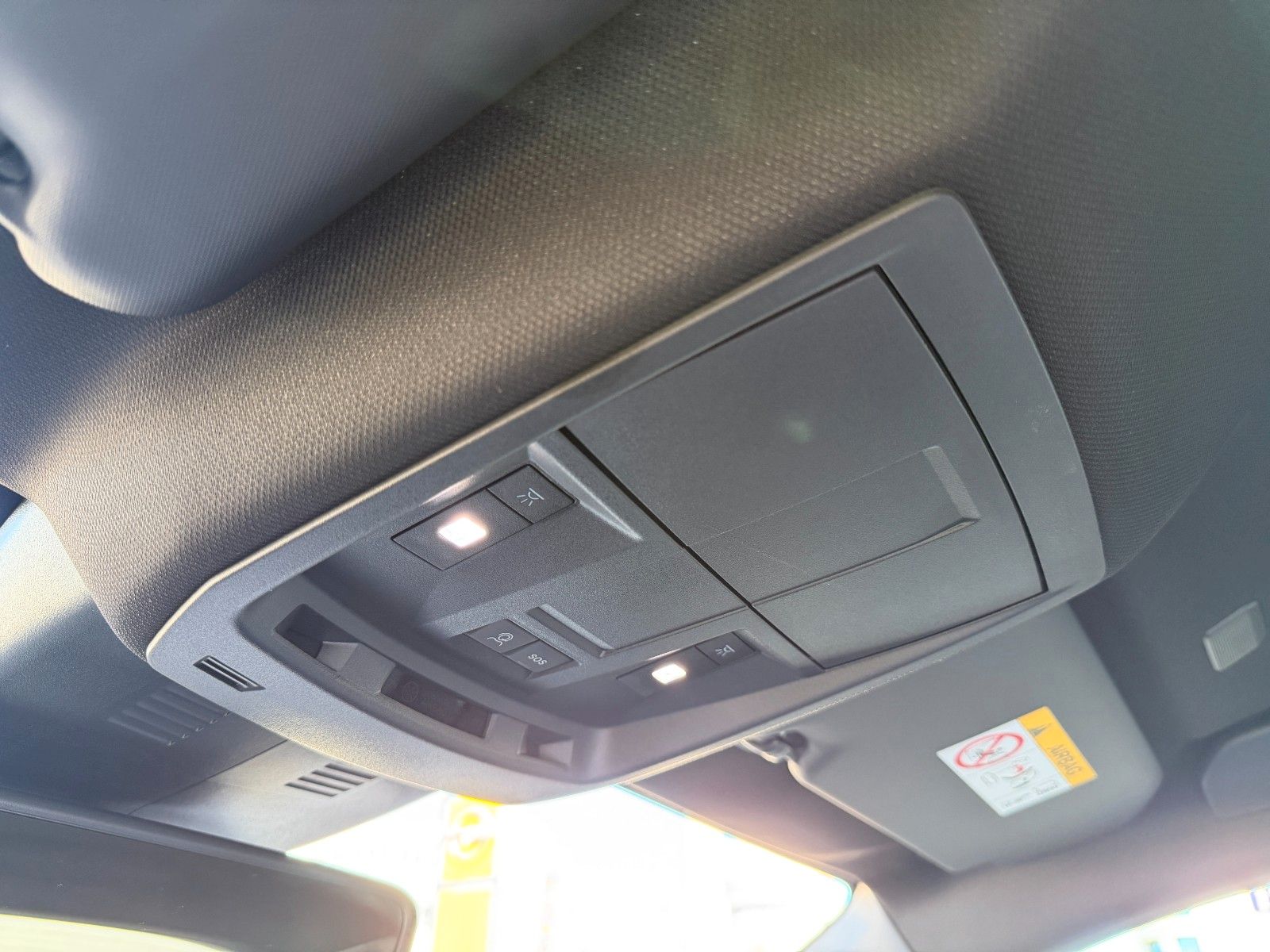 Fahrzeugabbildung Opel Grandland Edition 136PS Hybrid LED/Navi/Kamera!