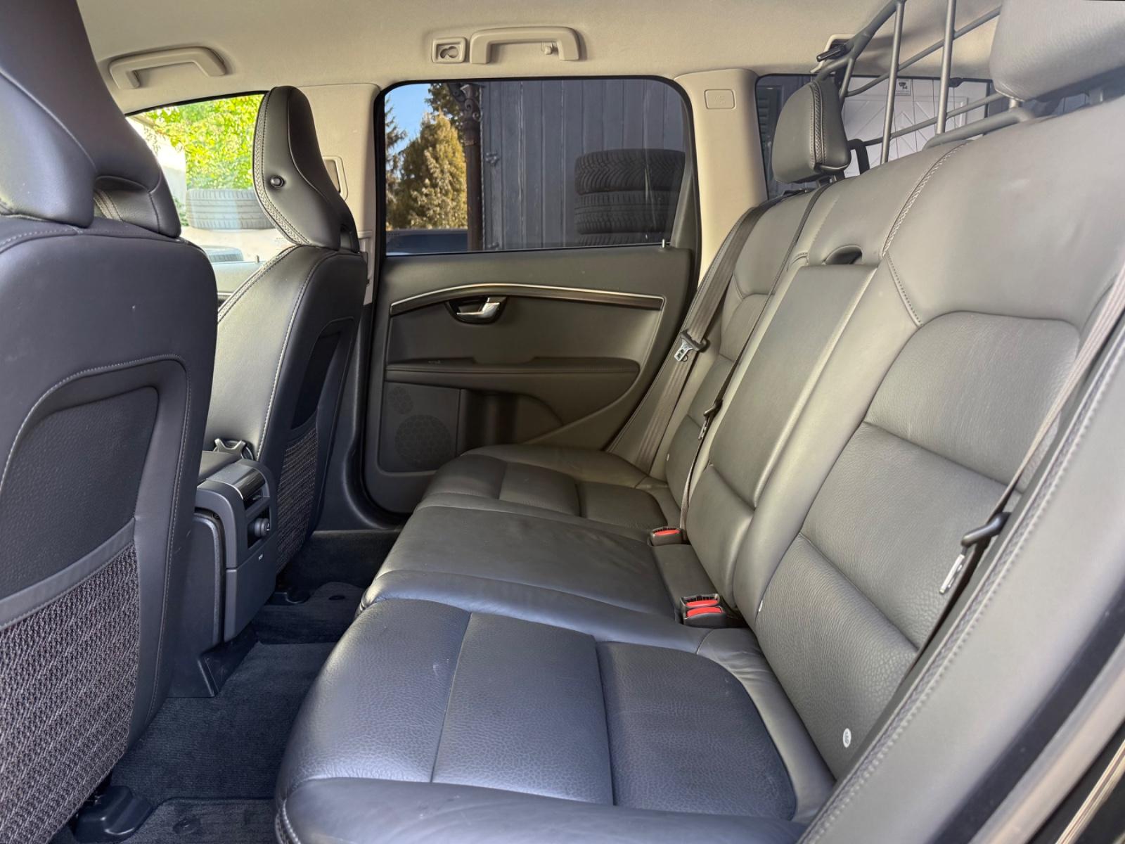 Volvo XC70 D4 163 ch Momentum • Cuir • GPS • Bi-Xénon • Webasto • Sièges enfants intégrés