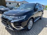 Mitsubishi Outlander Plug-in Hybrid TOP 4WD°Anhängerkupplun - schwarze Mitsubishi Plug-in Hybrid Outlander