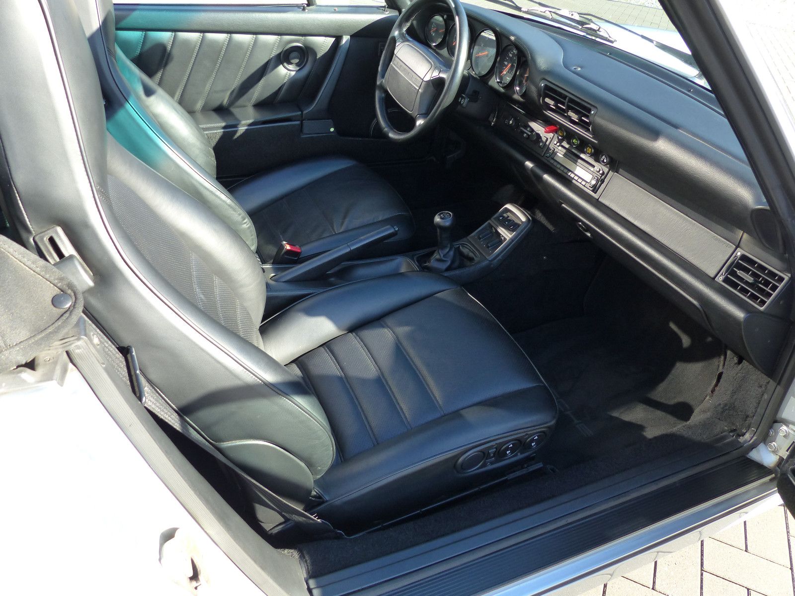 Fahrzeugabbildung Porsche 964 Carrera 4 Cabriolet