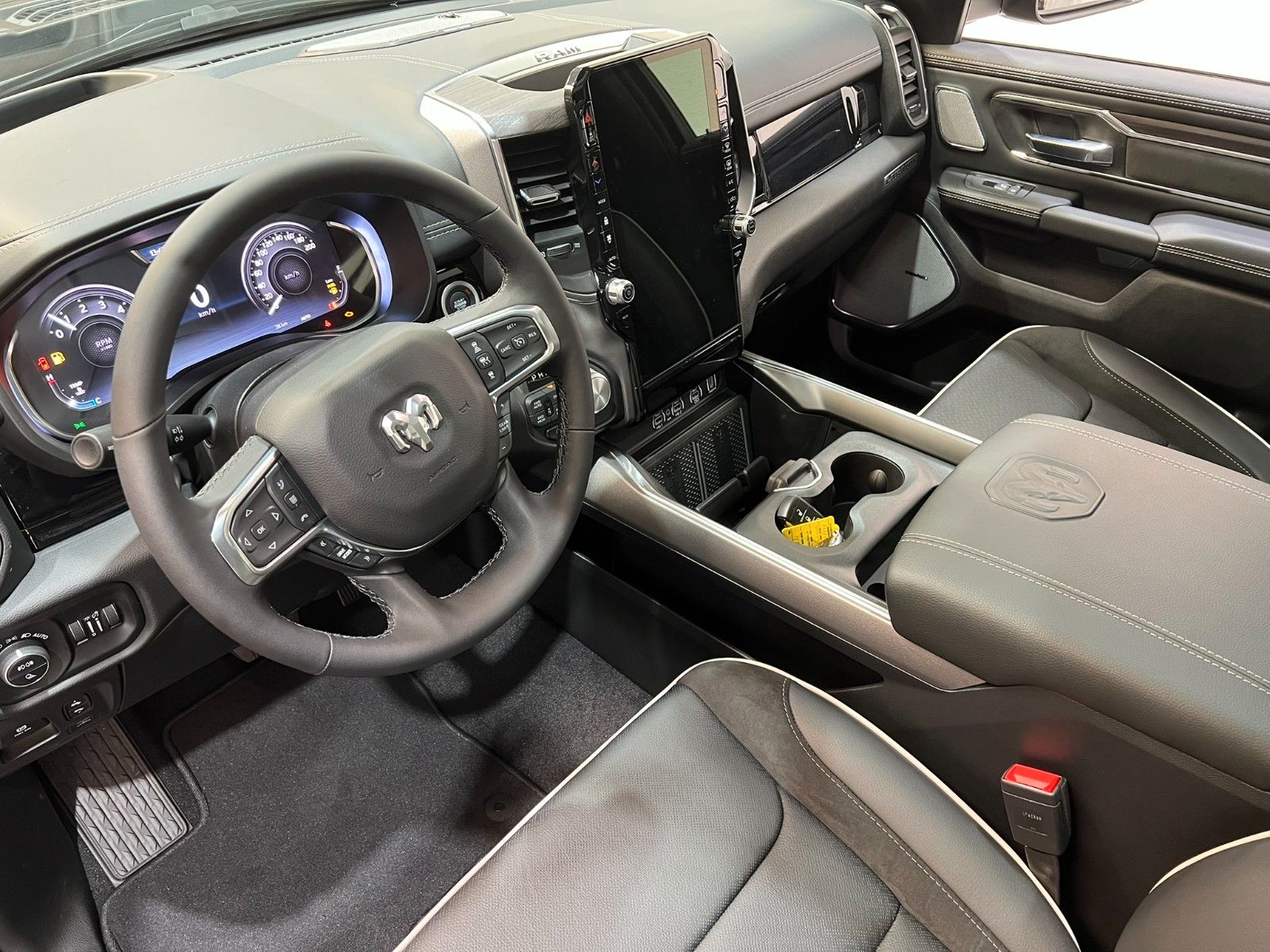 Fahrzeugabbildung Dodge RAM 1500 Laramie Night Premium, LUFT/MFT*AKTION*