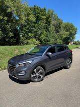 Hyundai TUCSON 1,7 CRDI Top Zustand - Hyundai TUCSON in Freiburg
