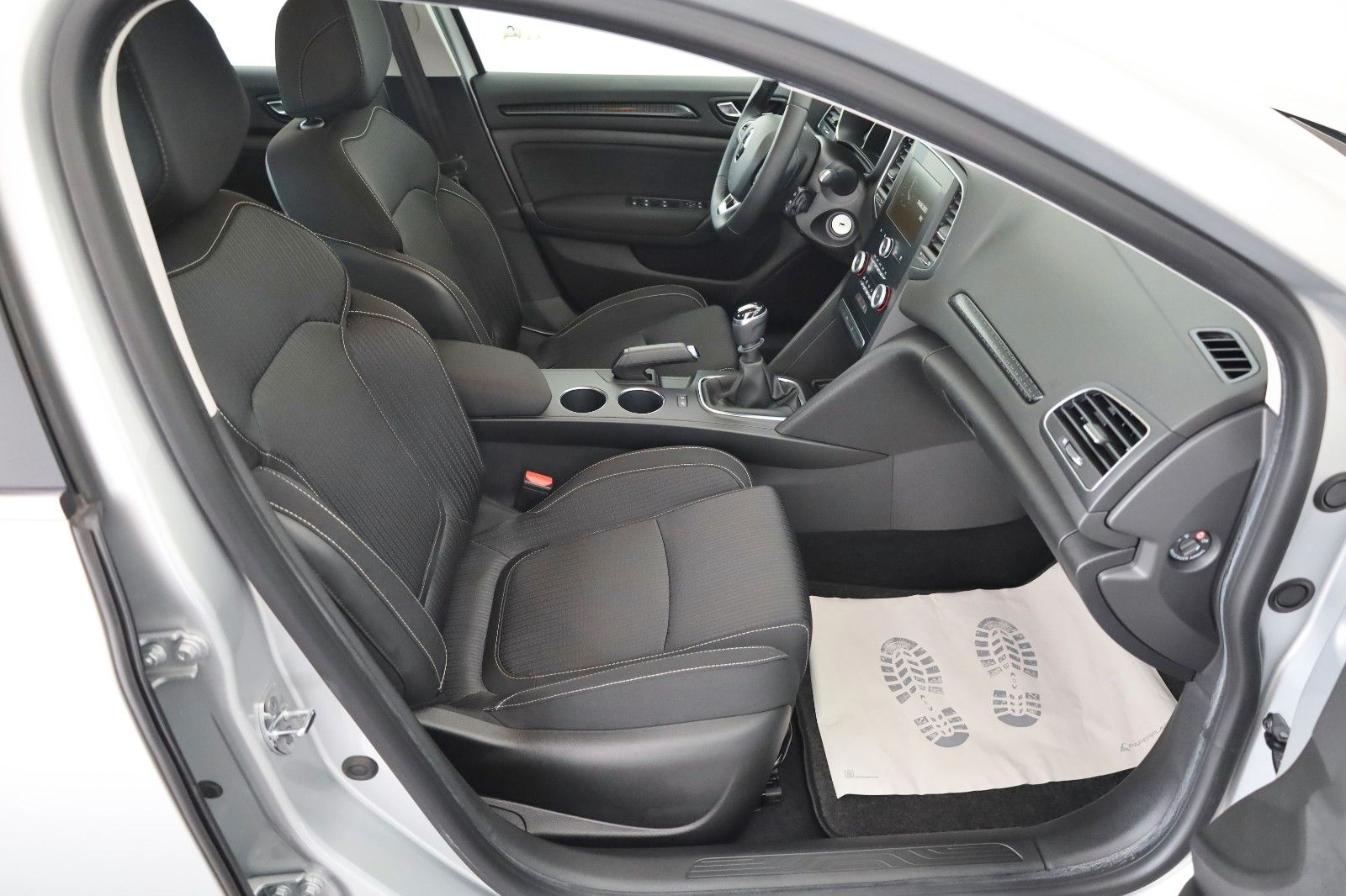Fahrzeugabbildung Renault Megane IV Lim. 5-trg. Navi,City-/Safety-Paket