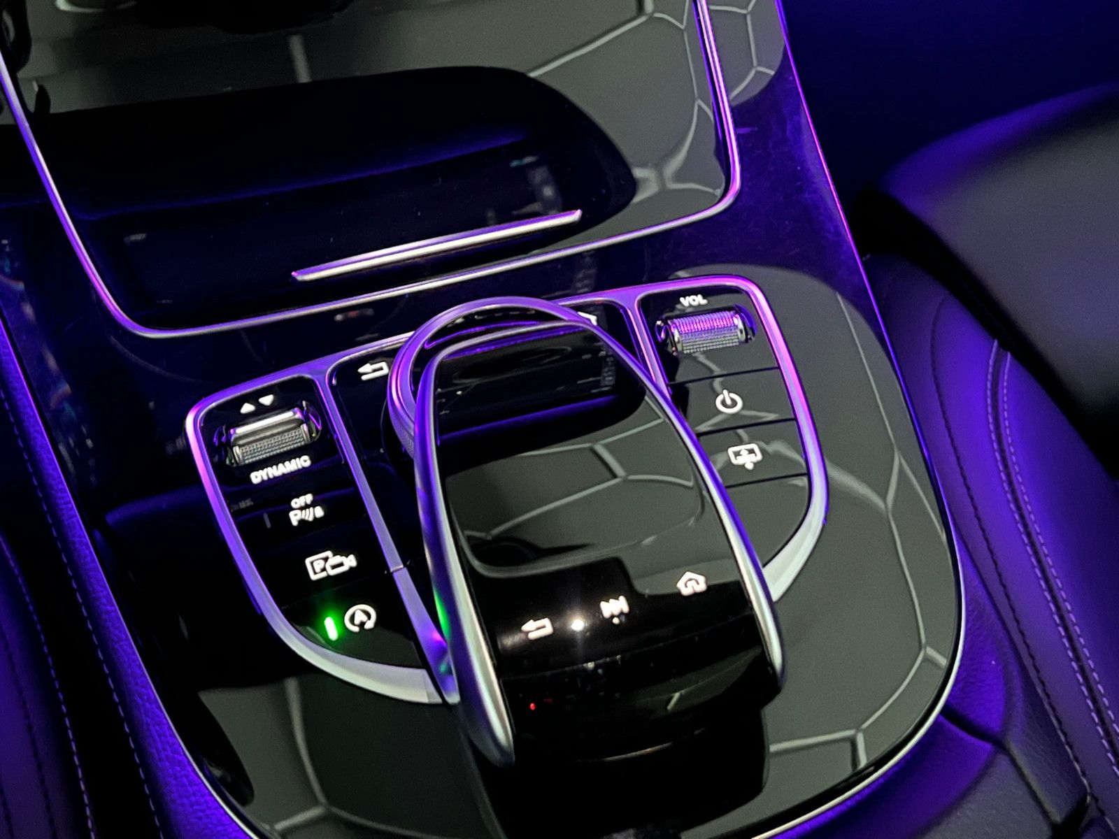 Fahrzeugabbildung Mercedes-Benz E 350 d Lim. AMG-LINE/BURMESTER/ACC/PANO/WIDE