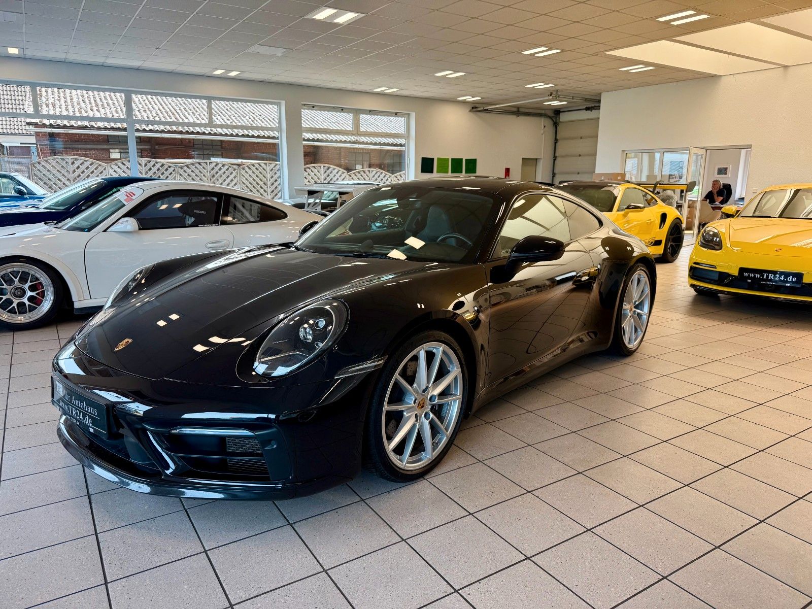 Fahrzeugabbildung Porsche 911 992 Carrera 4S SportDesign/ACC/SCP/APPROVED