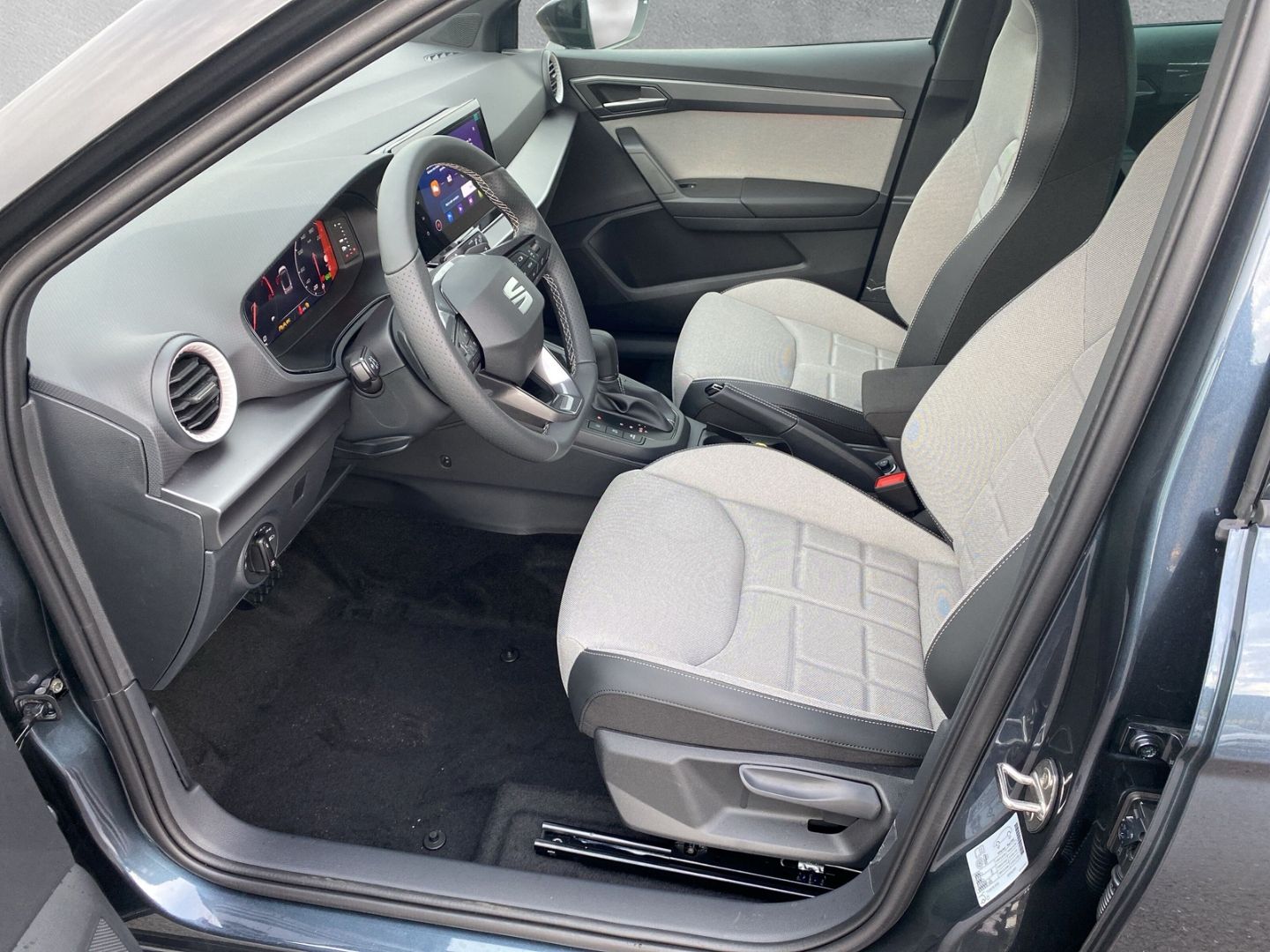 Fahrzeugabbildung SEAT Arona FR 1.0 85 kW*SHZ*LED*KESSY*NAVI*Full-Link*