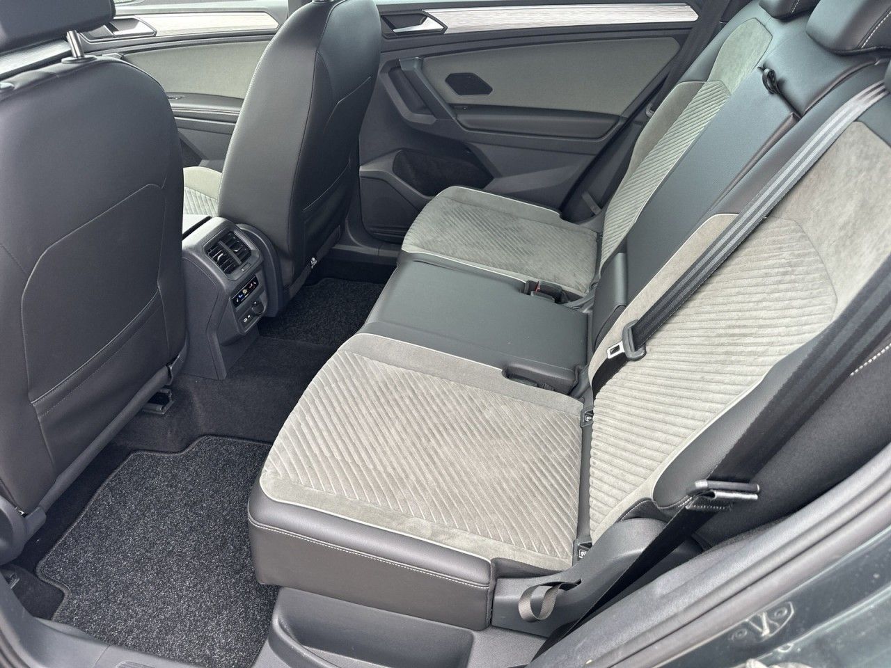 Fahrzeugabbildung SEAT Tarraco Xperience 2.0 TDI DSG 4Drive - mit KI generiert/bearbeitet
