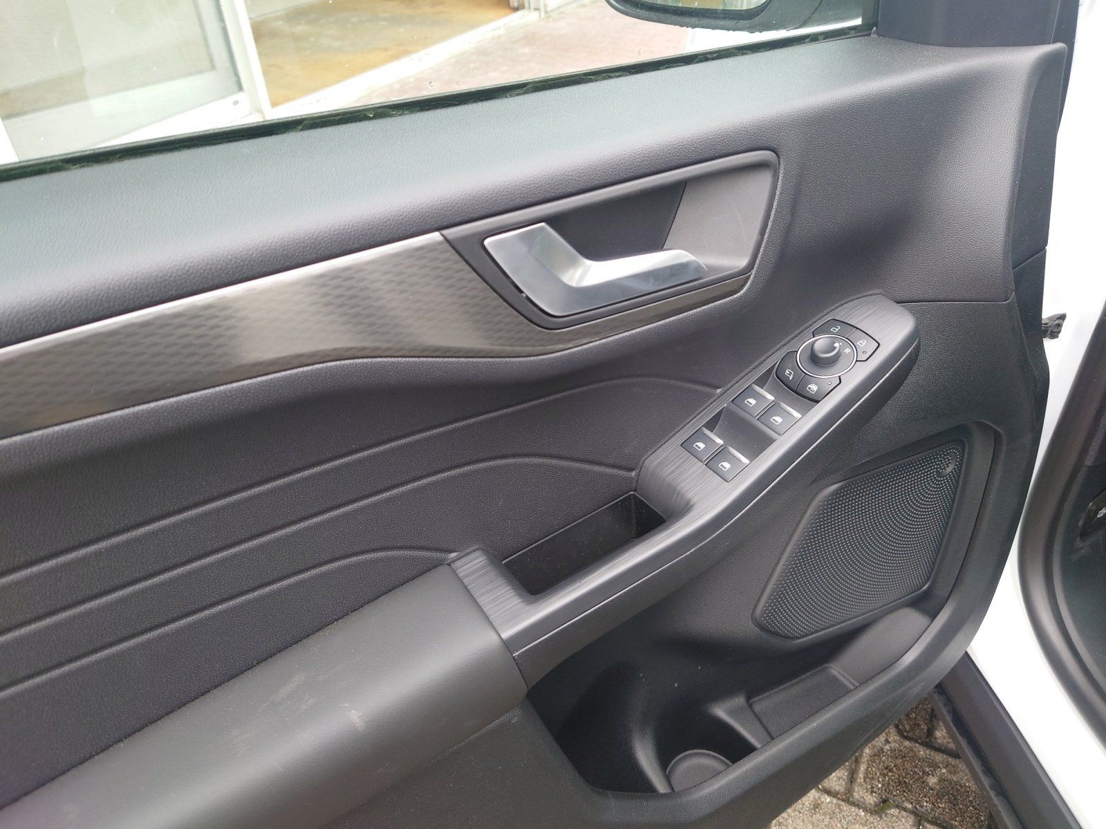 Fahrzeugabbildung Ford Kuga Titanium FHEV