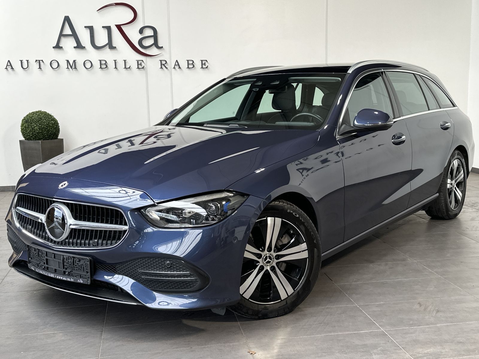 Fahrzeugabbildung Mercedes-Benz C 220d T 4Matic Avantgarde NAV+LED+ACC+PANORAMA