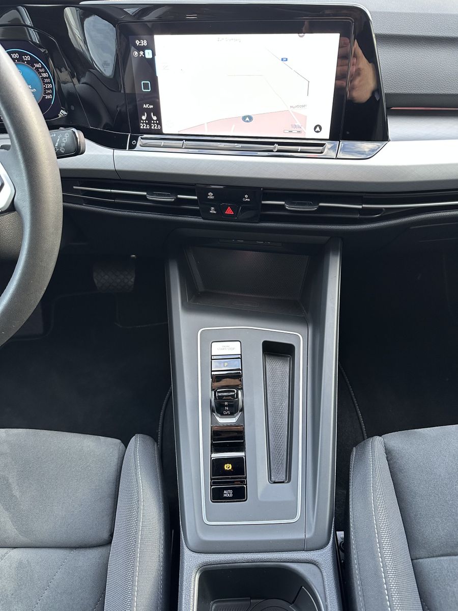 Fahrzeugabbildung Volkswagen Golf Variant 2.0 TDI DSG Life NAV+LED+PANO+AHK