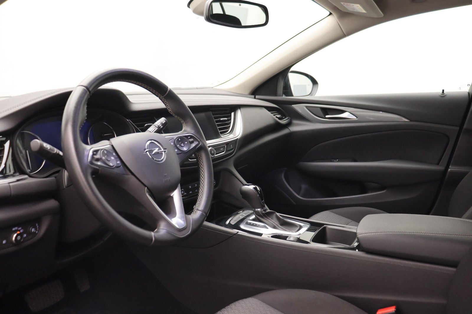 Fahrzeugabbildung Opel Insignia B 1.6 Sports Tourer Edition NAVI KAMERA