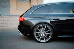 Fahrzeugabbildung Audi RS4 Avant 4.2 FSI quattro *MwSt.*Phantomschwarz*