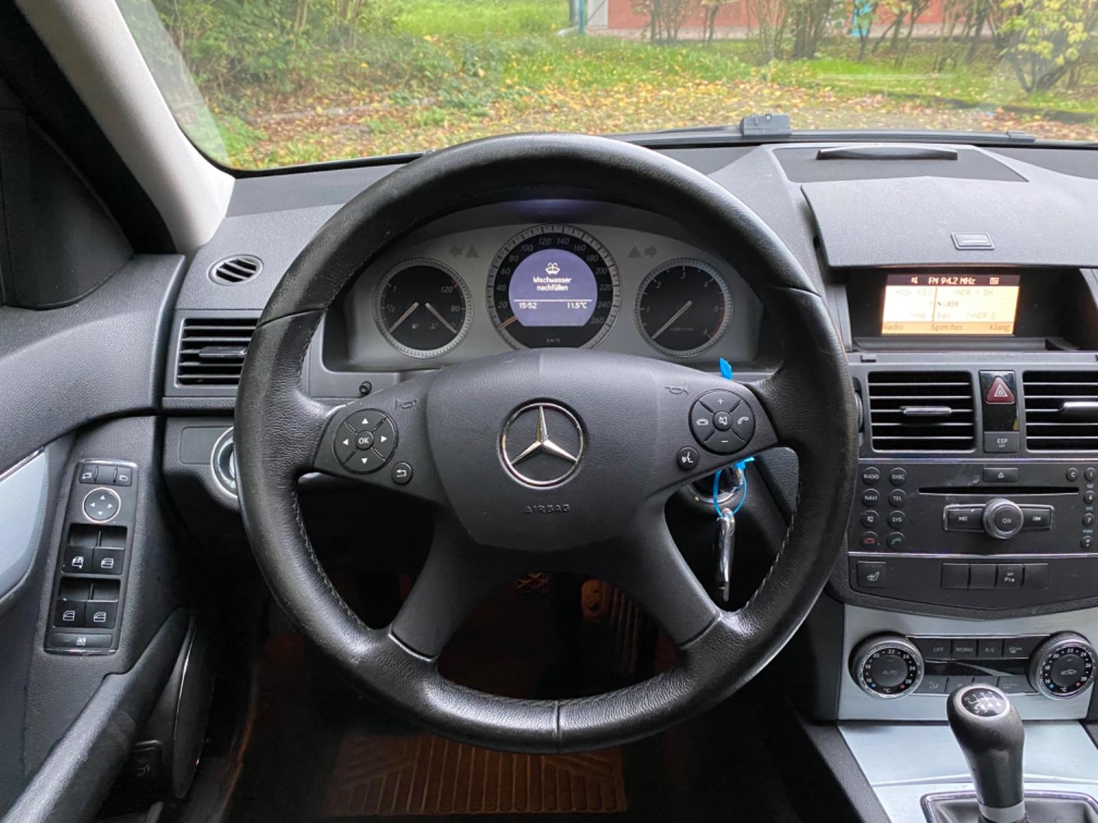 Mercedes-Benz C200 2013 — photo 18